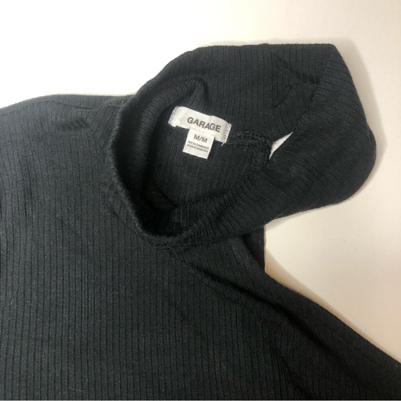 Ribbed Asymmetrical single sleeved top - Picture 2 of 3